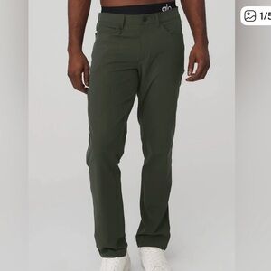 Alo Yoga Day and Night Pant in Cactus Green size 34 Regular